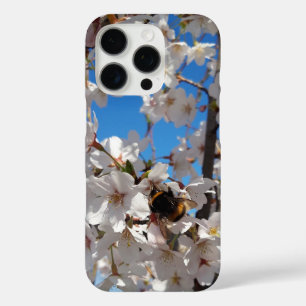 Hummeln auf der Blüte der Wildkirsche iPhone 16 Pro Hülle