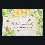 Hummeln, Honigblütenblüten Geschirrtuch<br><div class="desc">Niedliche Hummeln,  gelbe Blüten und tropfender Honig aus Honigwaben. Personalisieren Sie Ihren Namen und den Namen Ihrer Sommerferien Zuhause,  Hütte. (oder löschen)</div>