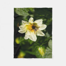 Hummeln und weißes Dahlia-Foto Fleecedecke