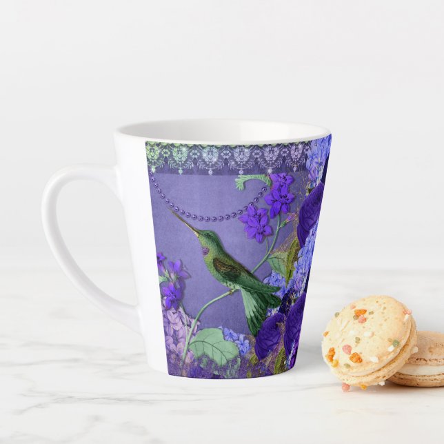 Hummingbird auf lila Kristall und Spitzen mit Milchtasse (Beispiel)