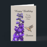 Hummingbird Happy Birthday Sister, Denise Karte<br><div class="desc">"Hummingbird Happy Birthday Sister,  Denise" von Catherine Sherman.
Ein Kolibri,  der Nektar aus einem lila Delphinium schlängelt,  sorgt für einen schönen Geburtstag. Sie können diese Karte mit jedem beliebigen Namen und Anlass personalisieren.</div>