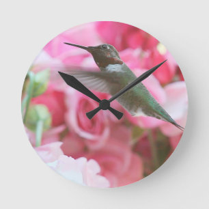 Hummingbird in pink spring flowers runde wanduhr