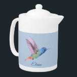 Hummingbird Personalisiert Tee Pot<br><div class="desc">Hübsche Hummingbird Blue Küchentee personalisiert mit Namen. Gute Geschenkidee für Mama oder Großmutter!</div>