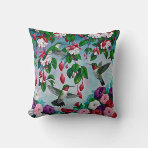 Hummingvögel im Blumengarten von Fuchsia Kissen