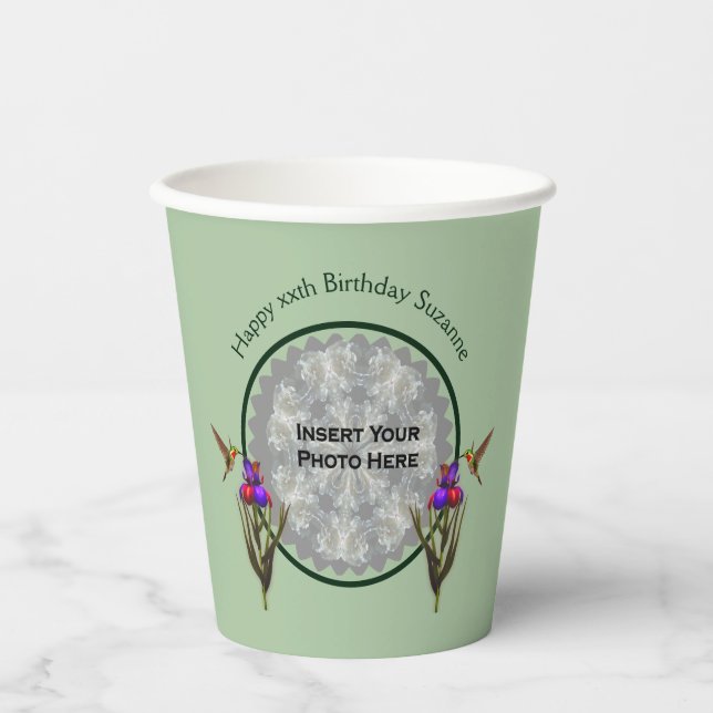 Hummingvogel und Iris Personalisiertes Foto Geburt Pappbecher (Vorderseite)