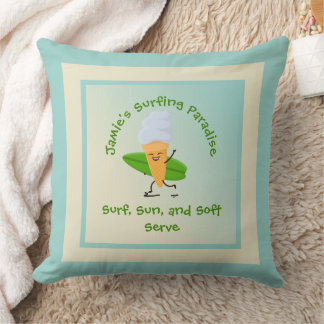 Humoraler Eiscreme-Surfer mit Surfboard-Name-Text Kissen