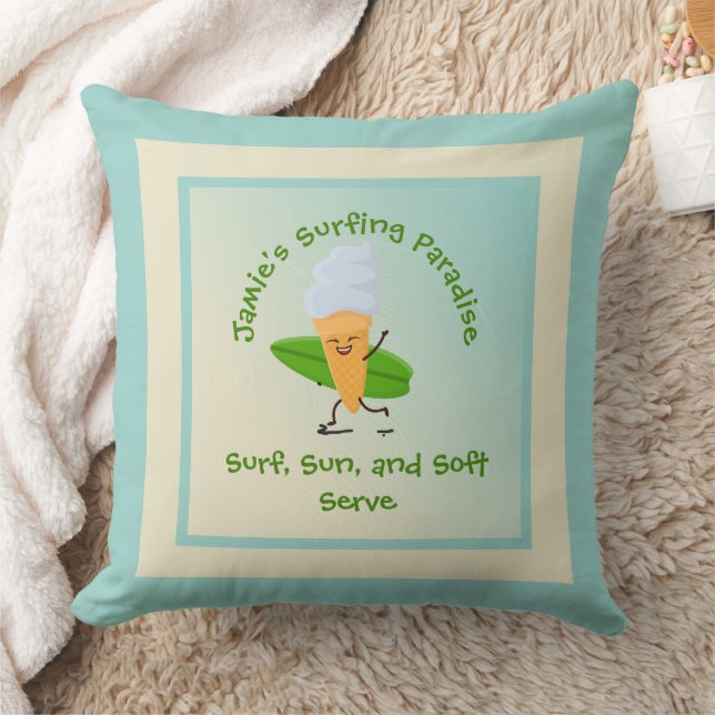 Humoraler Eiscreme-Surfer mit Surfboard-Name-Text Kissen (Decke)