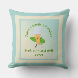 Humoraler Eiscreme-Surfer mit Surfboard-Name-Text Kissen