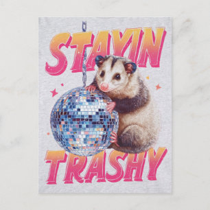 Humorvolle Disco-Opossum-Typografie-Grafik Postkarte