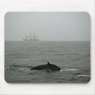 Humpback Whale und Tall Ship Mousepad