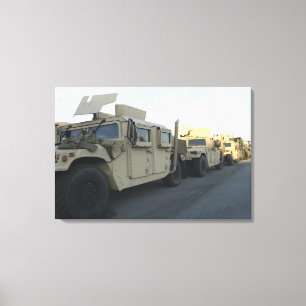 Humvees sitzen am Pier in Morehead City Leinwanddruck