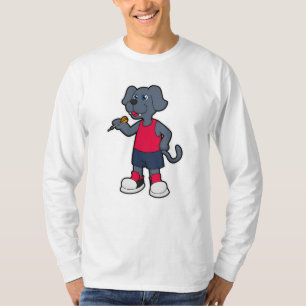 Hund als Dart-Spieler mit Darts T-Shirt