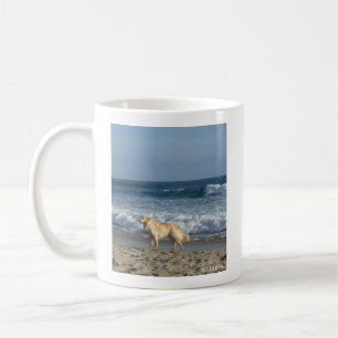Hund am Strand Kaffeetasse