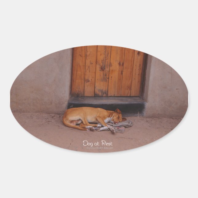 Hund an der Erholung Oval Stickers (Vorderseite)