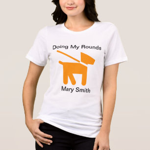 Hund an einem Leine Tri-Blend Shirt
