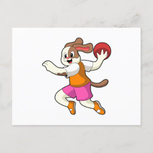 Hund bei Handballspieler mit Handball Postkarte