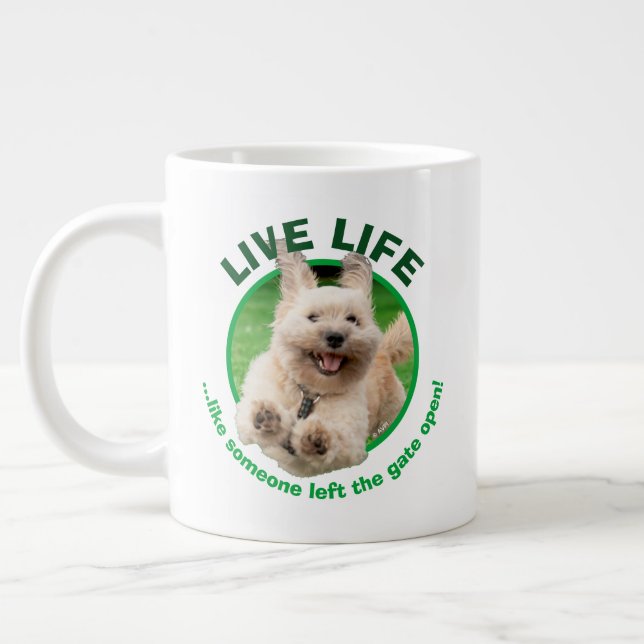 Hund, der in Hof läuft Jumbo-Tasse (Links)