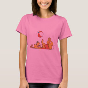 Hund, der mit Ball-T-Shirts und Geschenken spielt T-Shirt