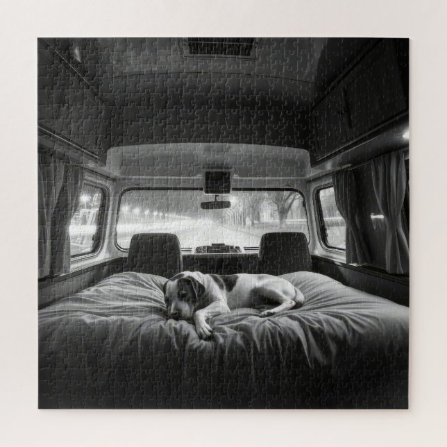 Hund im Bett eines Wohnmobils (Vertikal)