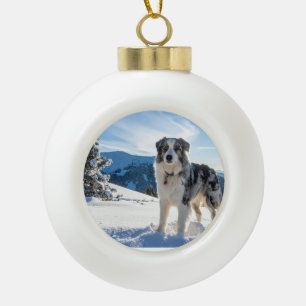 Hund im Schnee-Ornament Keramik Kugel-Ornament