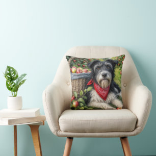 Hund in einem Apfelgarten Kissen