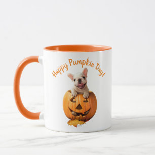 Hund in Jack-o-Lantern Tasse