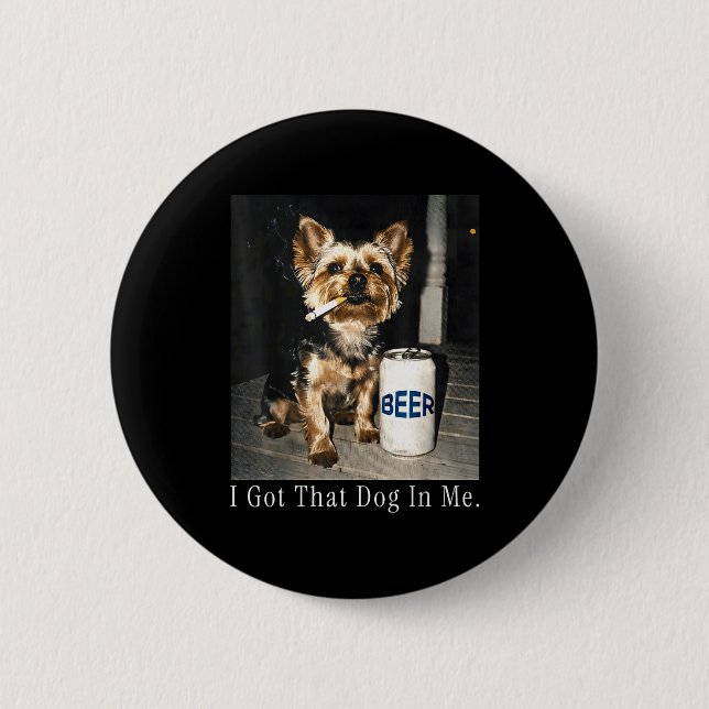 Hund in lustigem Yorkie hat Zigarette rauchendes M Button (Vorderseite)