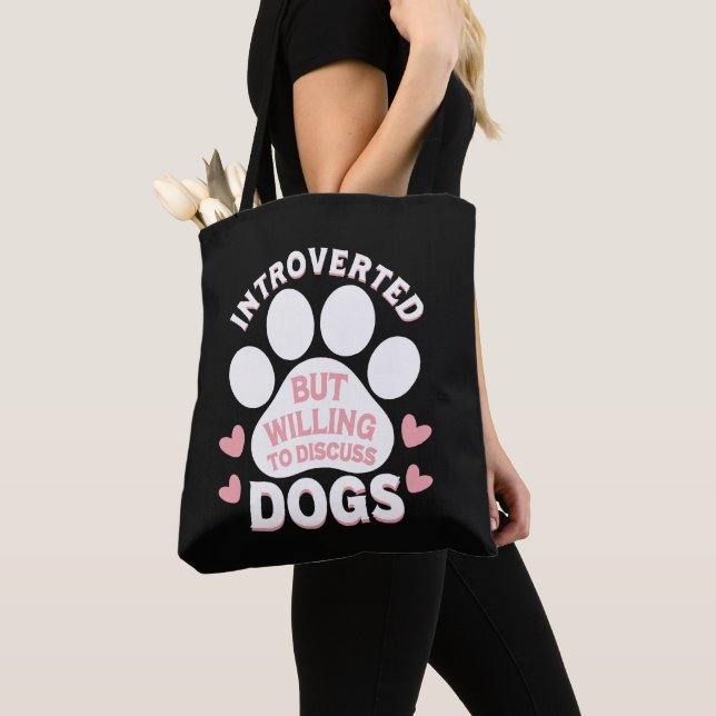 Hund Introvertiert, Aber Bereit Über Hunde Zu Disk Tasche (Von Nahem)