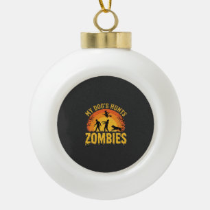 Hund jagt Zombies Halloween-Design Keramik Kugel-Ornament