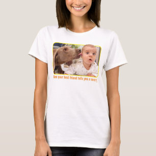 Hund leckt Baby's Ohr T-Shirt