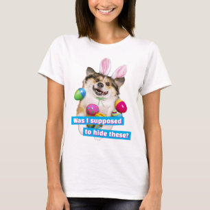 Hund liegt auf Ostereiern T-Shirt