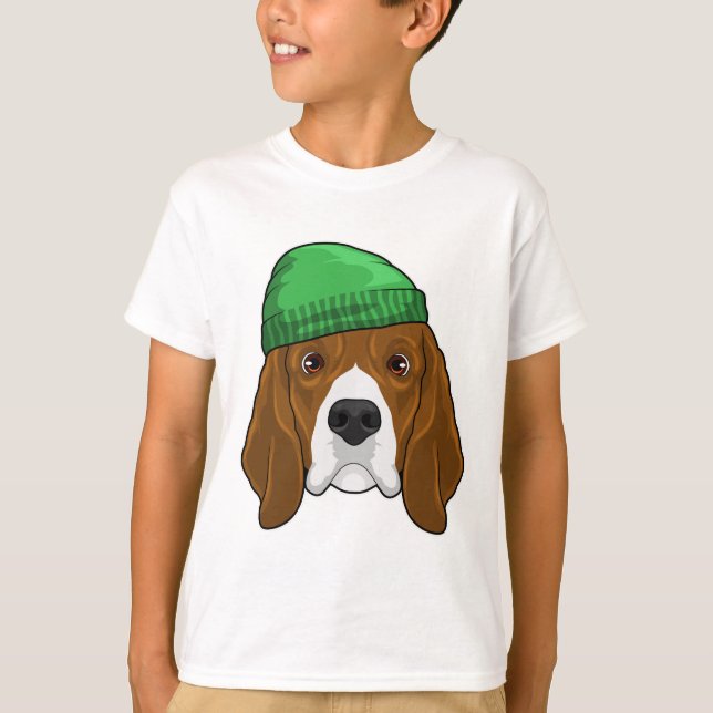 Hund mit Beanie T-Shirt (Vorderseite)