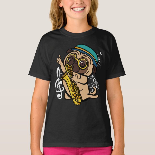 Hund Mops Saxophone Musikermädchen T-Shirt (Vorderseite)