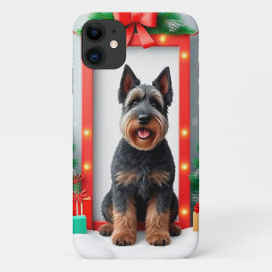 Hund posiert zwischen festlichen Weihnachtsdekorat Case-Mate iPhone Hülle