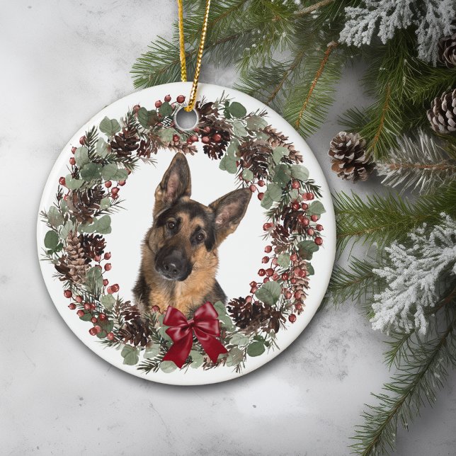 Hund Red Bow Pinecone Kranz Keramik Ornament (Von Creator hochgeladen)