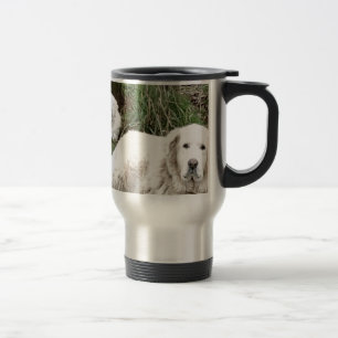 Hund und Welpe großer Pyrenäen Reisebecher