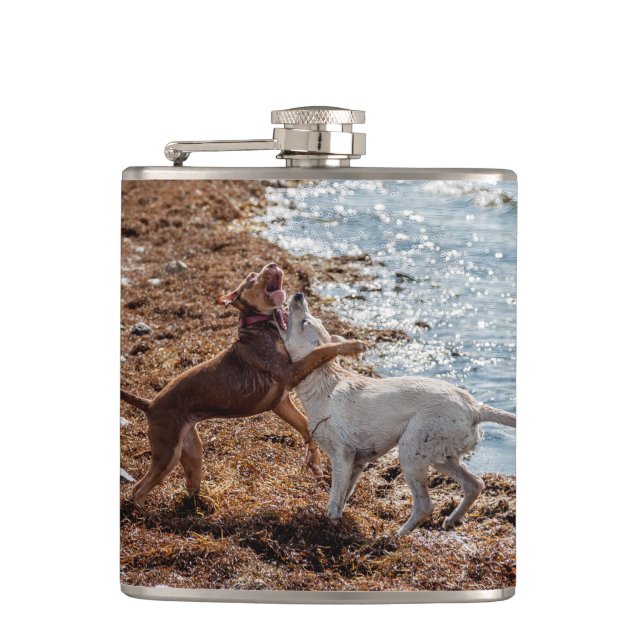 Hunde am Strand Flachmann (Vorderseite)