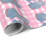 Hunde aus Rosa und Blauer Staffordshire Geschenkpapier<br><div class="desc">Original Kunst von Dawne
Das ist eine skurrile Nase auf dem Kaminstapel, den Porzellanhunden. Diese sind niedlich und amüsant. Man hat einen Gesichtsausdruck wie: "Oh Ohhh!"
Sie sind Schwestern. Loulou und Belle, die in viele Abenteuer zusammen!
Danke, dass du ein Schirmherr der Künste bist!
Dawne</div>