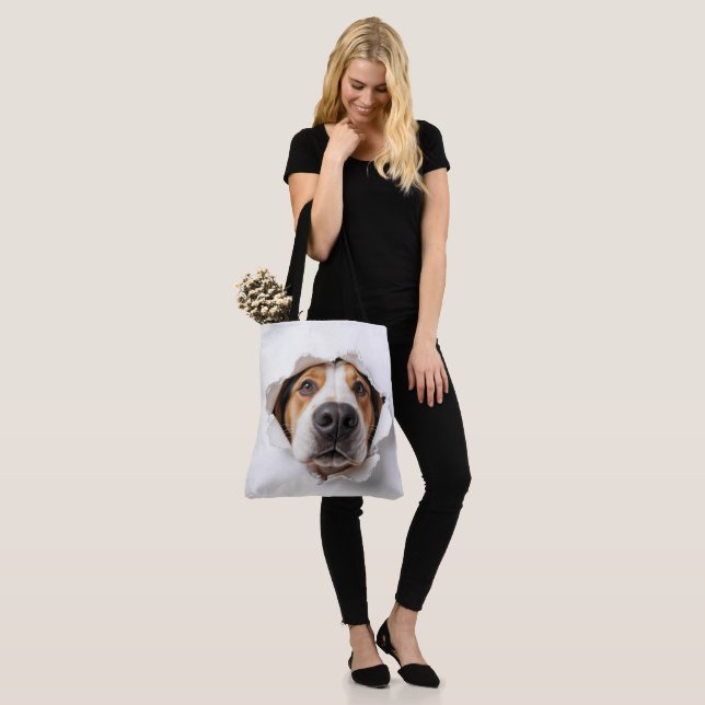 Hunde, die durch die Papierhalle des Drehpapiers p Tasche (Am Model)