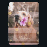 Hunde Foto Rosa Ribbon Chic Goldener Glitzer Name iPad Pro Cover<br><div class="desc">Dieses moderne Design besticht durch Ihr Lieblings-Foto mit einem rosa Bändchen-Overlay und vergoldeten Polka-Punkten aus Glitzer,  die mit Ihrem Namen personalisiert sind. Perfekt als Geschenk oder um sich selbst zu verwöhnen #personalized gifts #photogifts #giftsforher #addyourown</div>