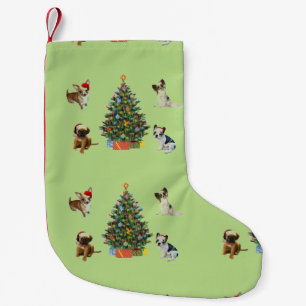 Hunde in den Weihnachtsmannmützen Kleiner Weihnachtsstrumpf