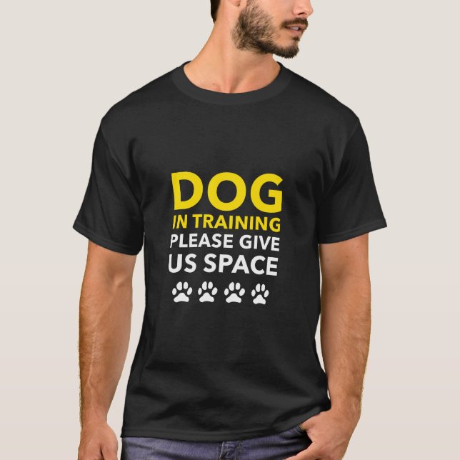 Hunde in der Ausbildung Bitte geben Sie uns Platz T-Shirt (Vorderseite)