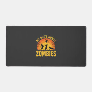 Hunde jagt Zombies Halloween-Design Schreibtischunterlage