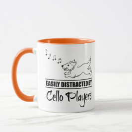 Hunde laufen leicht von Cello-Spielern abgelenkt Tasse