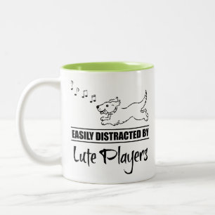 Hunde laufen leicht von Lute-Spielern abgelenkt Zweifarbige Tasse