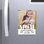 Hunde Mama Happy Birthday Modernes Personalisierte Magnet<br><div class="desc">Hunde Mama Happy Birthday Moderne Personalisierte Foto Magnete. Dieses moderne Design verfügt über ein weißes Texteüberlagerungsstück "MAMA" auf Ihrem bevorzugten Foto auf weißem Hintergrund mit dem bearbeitbaren Text "Happy Birthday (Ihr Text und Name)", der in einer modernen Typografie mit Pfotendrucken geschrieben ist. Personalisieren Sie den Text, indem Sie das Textfeld...</div>