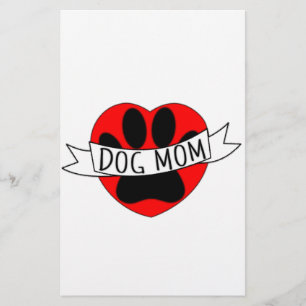 Hunde Mama Paw und Rotes Herz Zeichnend