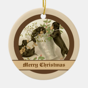 Hunde spielen mit Weihnachtsmistel und heiliger Be Keramikornament