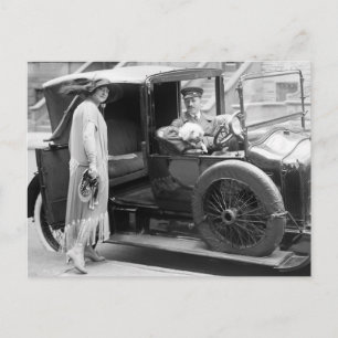 Hunde und Chauffeur, 20er Jahre Postkarte