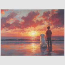 Hunde und Junge beobachten Sonnenuntergang am Stra
